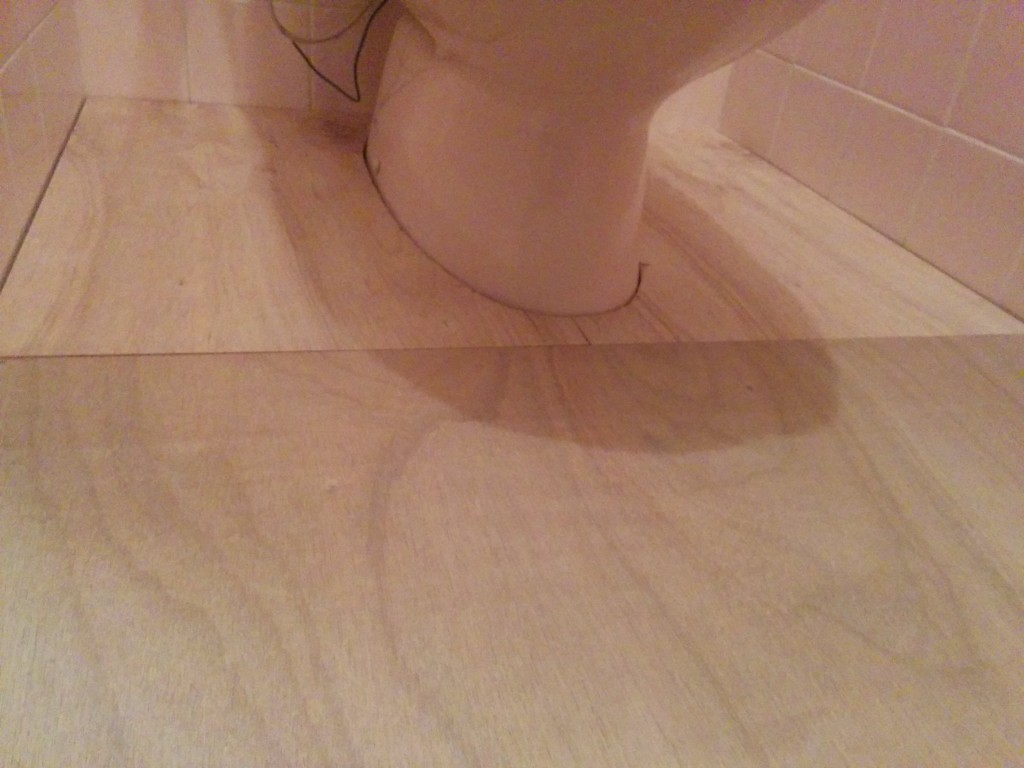 【DIY基礎仕上げ】トイレの床タイルにクッションフロアを張る