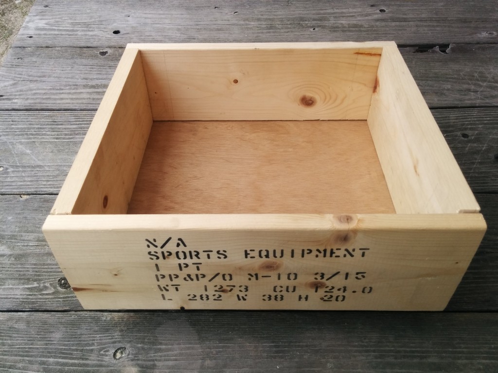 初めてのトリマーでカントリーチックな木箱を作ってみた