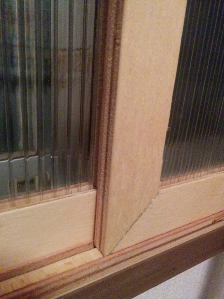 寒い玄関に二重窓をコンパネフレームで安く作ってみた！？